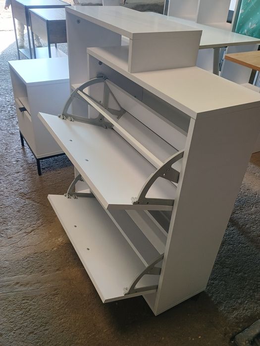 Шкаф за обувки с етажерка