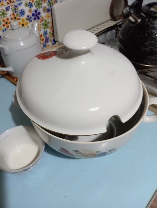 Продам керамическую супницу