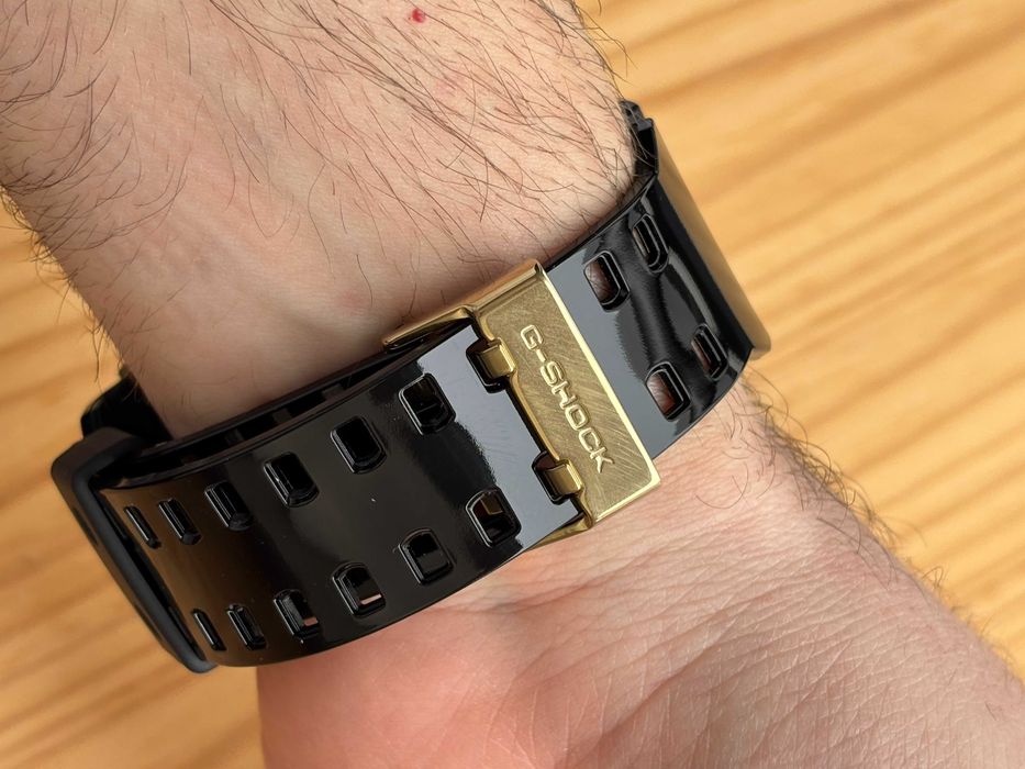 Ceas G-Shock Negru lucios auriu