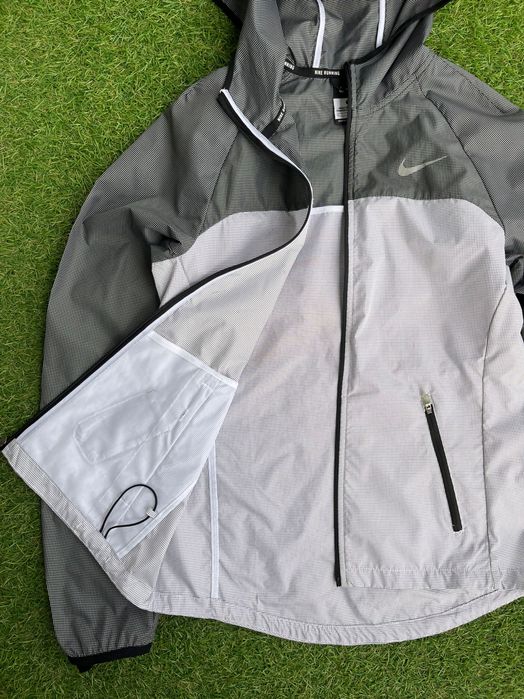 Дамско горнище / ветровка : Nike Women’s Racer Running Woven (Grey) S