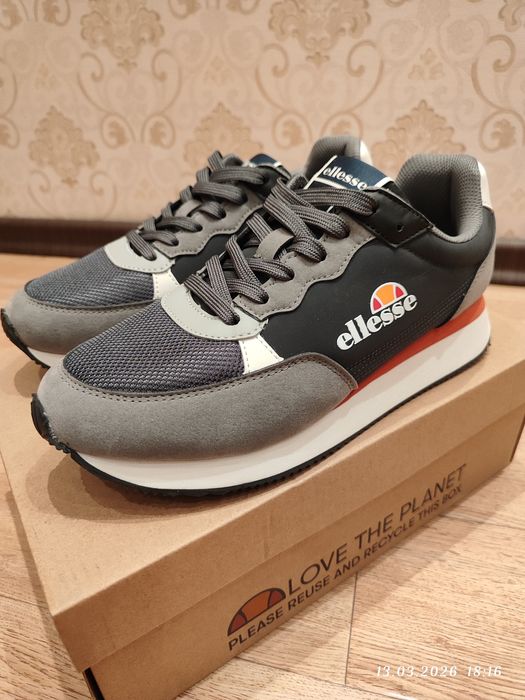 Кроссовки оригинал.