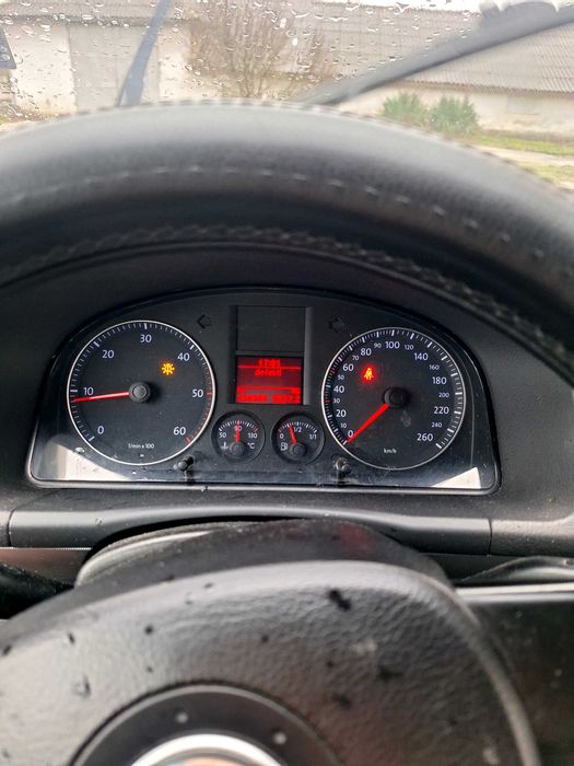 Продавам Volkswagen Tauran.