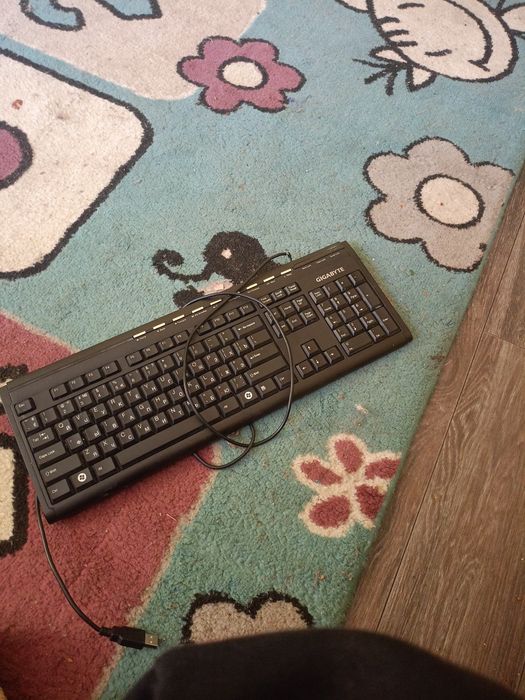 Продам клавиатуру