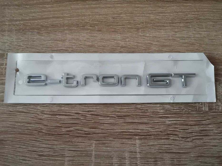 Audi e-tron GT сребрист гланц емблема