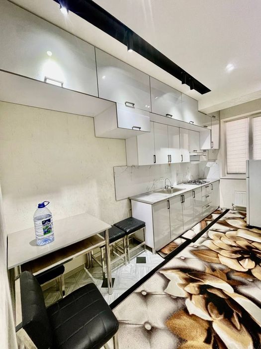 Farxod bozori yonida kvartira bor srichna