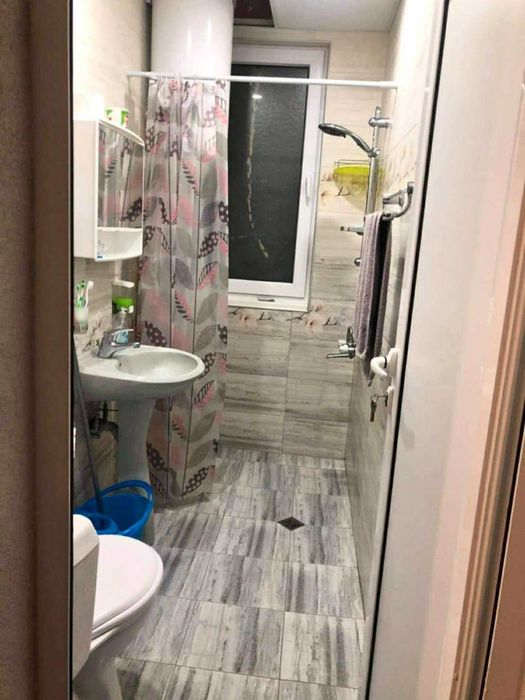 Тристаен апартамент в близост до АУБГ