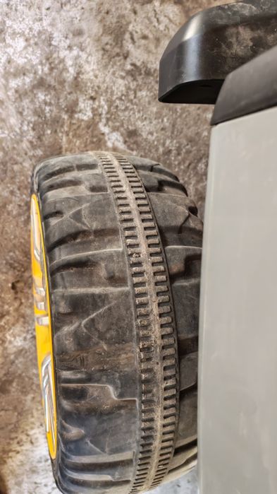 Elektr bolalar mashinasi 2 bolaga moljallangan