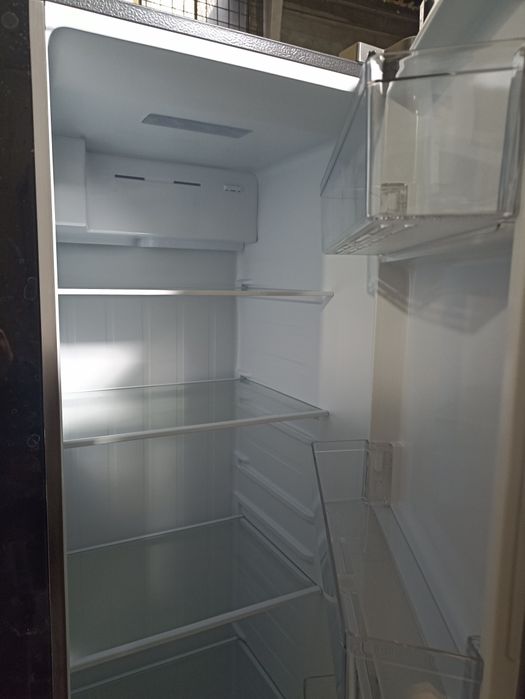 TCL P520SBBG новый холодильник