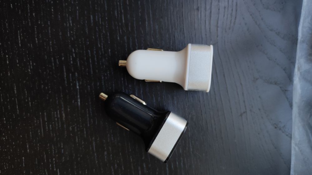 Зарядно за запалка с 2бр. USB - бяло/черно