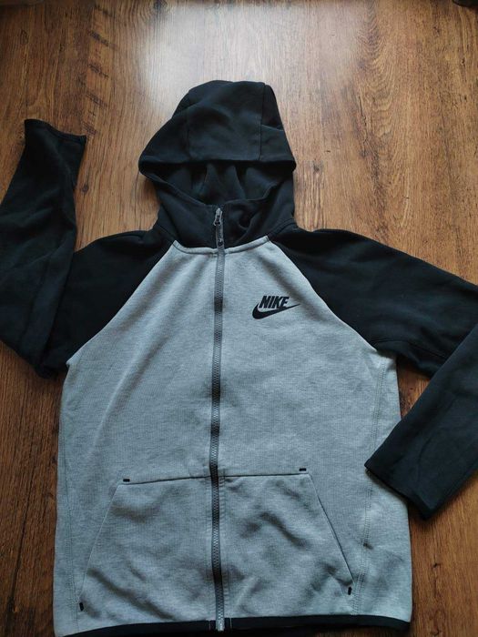 Nike Hoodie Tech Fleece Essentials - юношеско горнище 147-158см