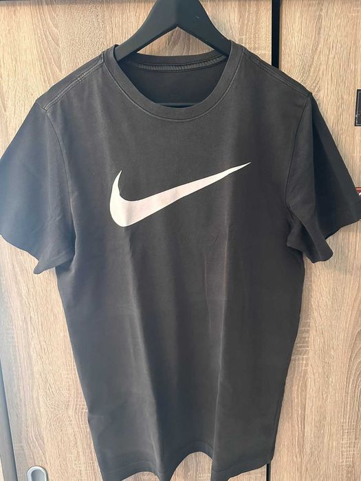 Nike тениска М размер