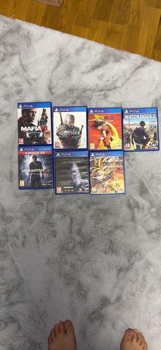 Ps 4 cu controler și o mini tastatură, și 7 jocuri