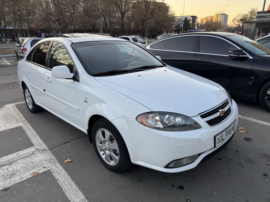 Chevrolet Gentra 3- pozitsiya