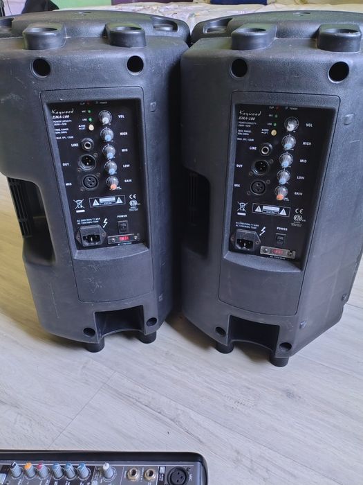 Vând Boxe cu tot cu mixer