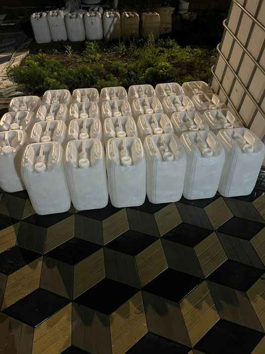 Продам пластиковые канистры 20л