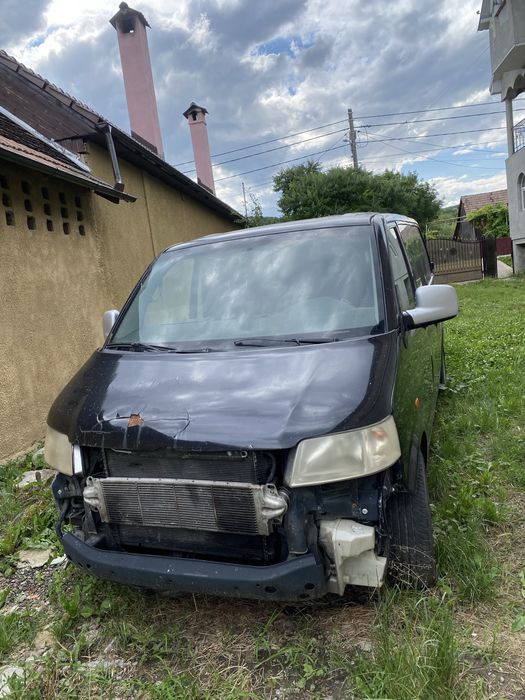 Vînd sau schimb wv T5 2005  :nu porneste nu stiu cauza piesele de pe fata sunt în spate despre mai multe detali în pv