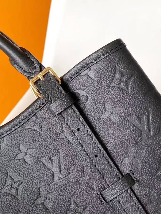 Guess кожена чанта, нова!