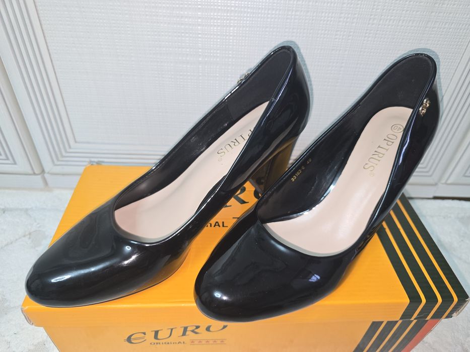 Туфли размер 40.