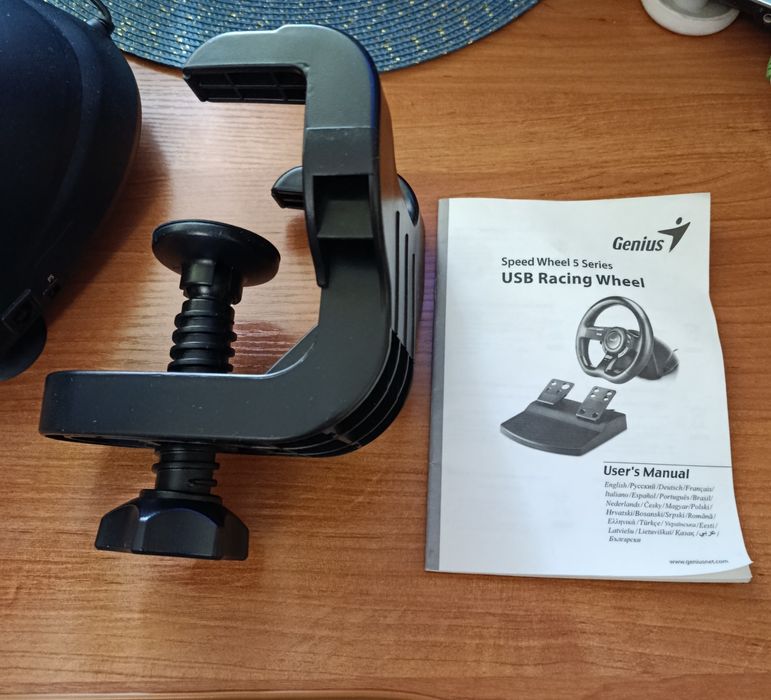 Игровой руль  Cenius с педалями.