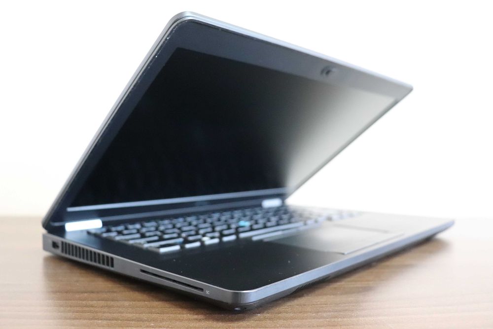 Dell Latitude E5470 / i7-6820HQ / 8GB / 256GB NVMe / Отличен