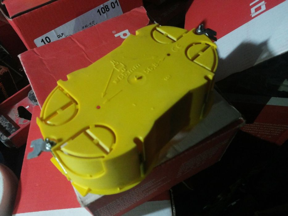 Подрозетники Legrand