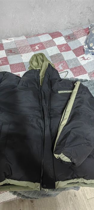 Продам куртку черную