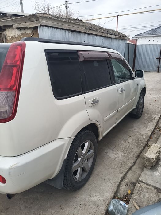 Ниссан x-trail 2005 год