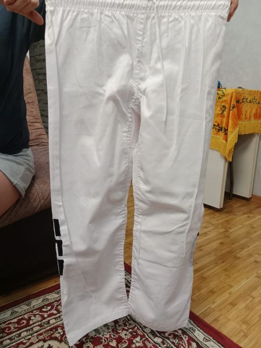 Продам форму возраст примерно от 6 лет .