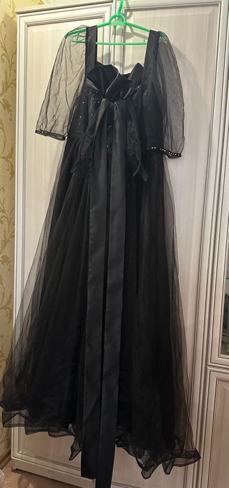 Платье на выпускной или торжество.