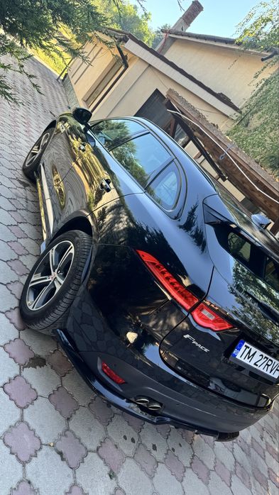 Jaguar F-Pace 2.0 D R-Design
