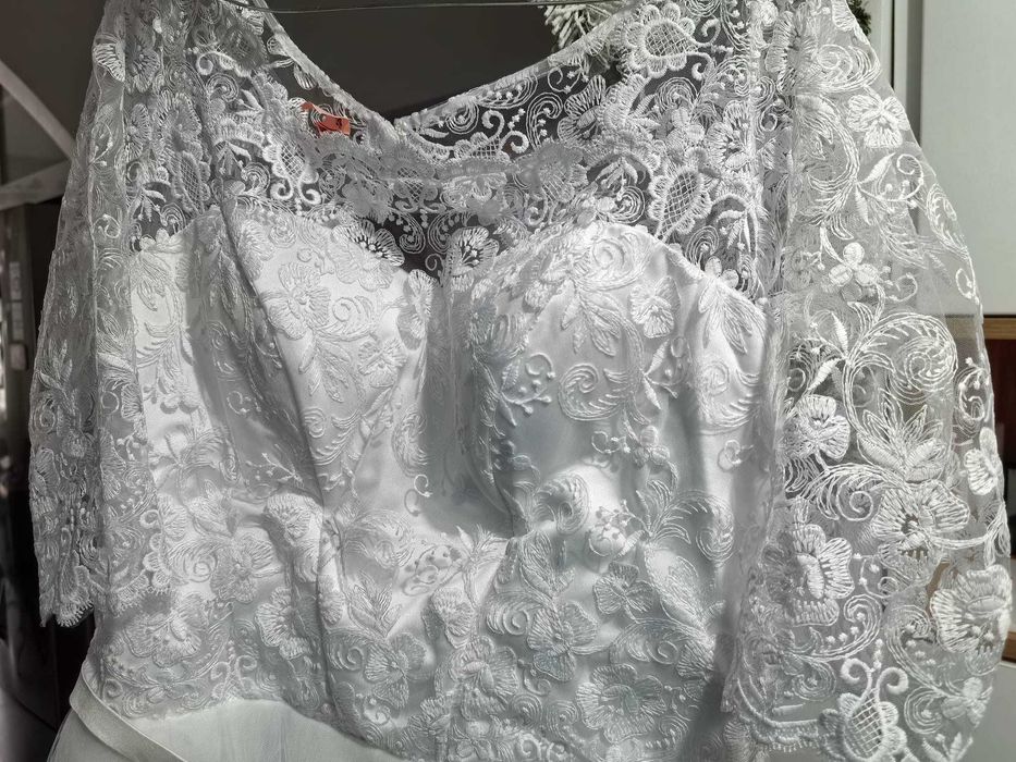 Rochie mireasă + Voal inclus!