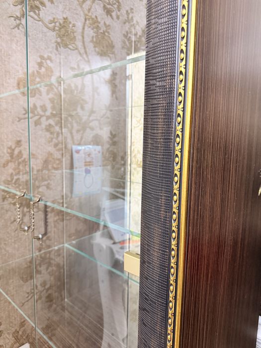 Продам Шкаф-сервант