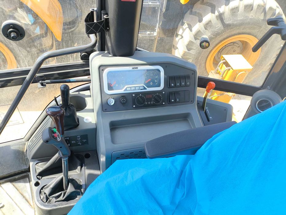 Экскаватор-погрузчик XC870KH(Разноколёсный) Стрела стандарт/удлинённая