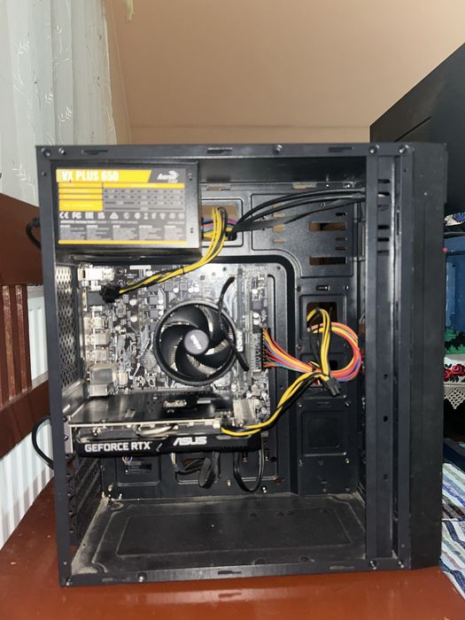 Pc gaming + scaun gaming si casti  rtx 3050