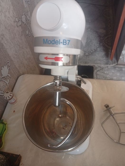 Тесто мешалка и миксер 7л