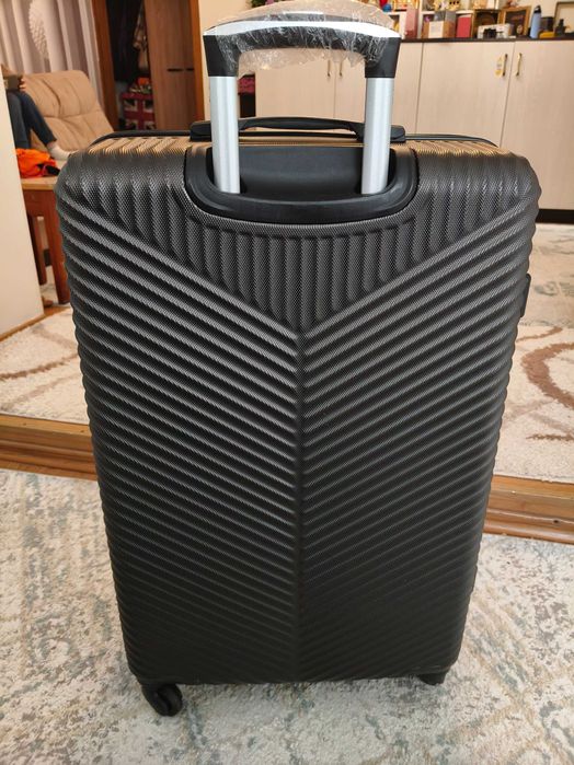 Дорожный чемодан в отличном состоянии