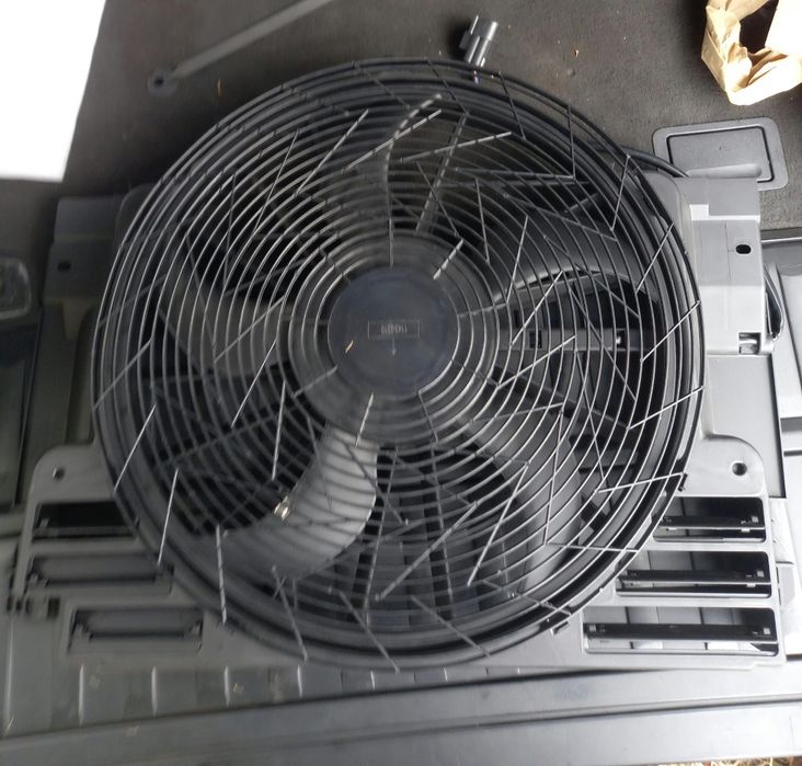 Vând Electro-Ventilator AC BMW E53 in stare excelenta.