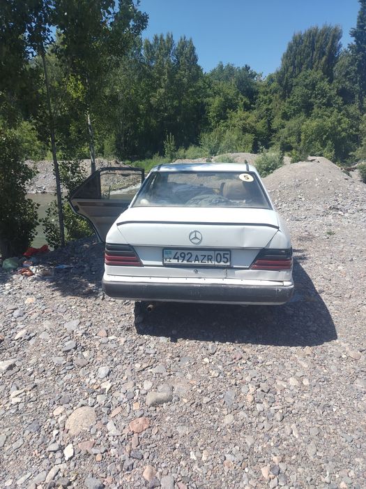 Мерседес  W124 230