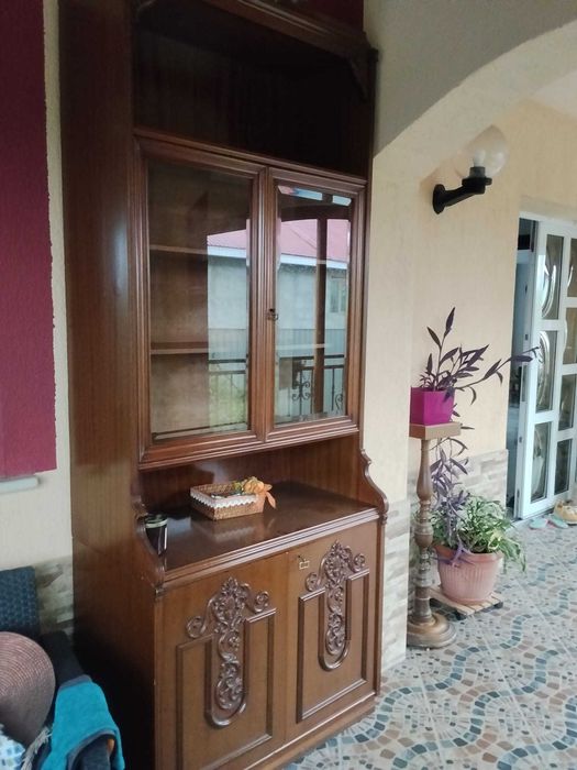 Mobilier sufragerie  vitrina