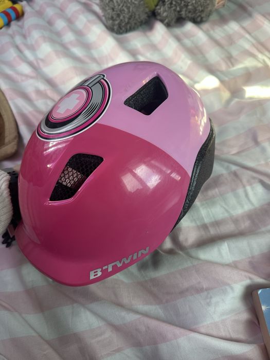 Детска каска Btwin от Декатлон розова