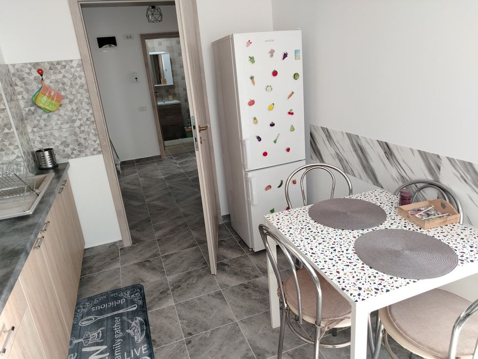 Închiriez sector 4 apartamrnt