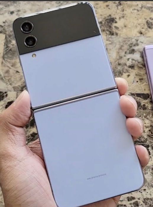 Samsung galaxy Z Flip 4