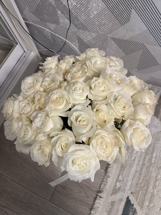 Коробка из 35 белых роз