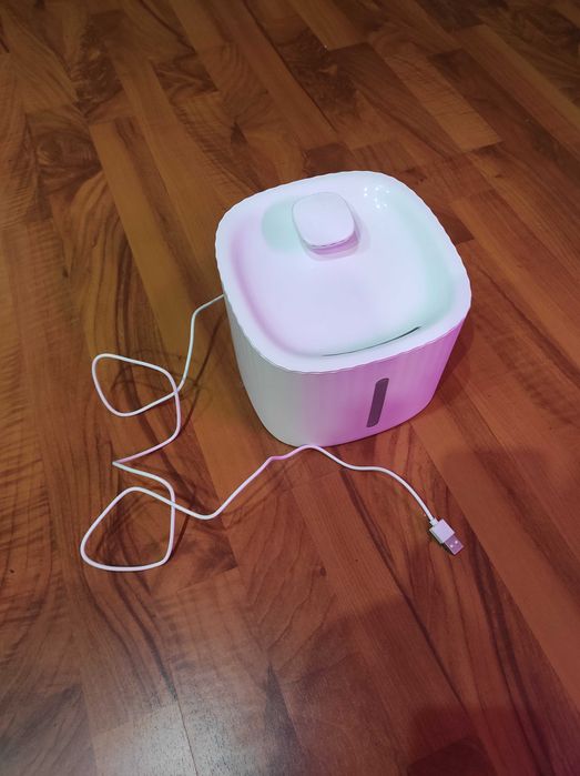 Поилка фонтанчик, для домашнего питомца.