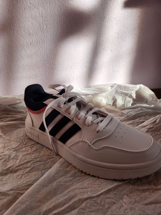 Чисто нови Adidas