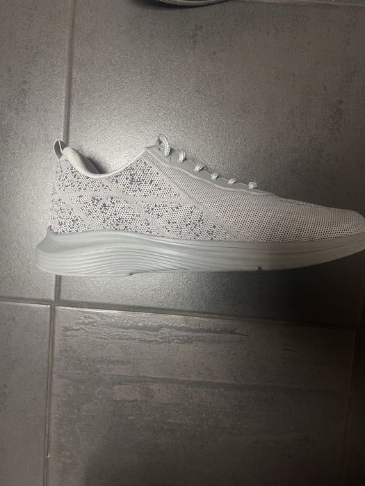 Сиви модерни обувки