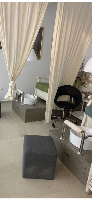 Podium pedichiura -fara accesorii, cu zona pentru chiuveta, priza -400 lei dimensiuni 180/90/32