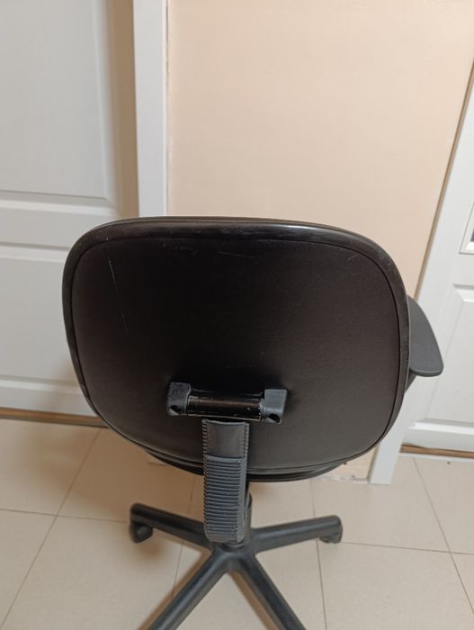 Чисто нов Office стол