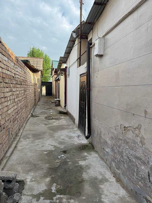 Срочно продается двухкомнатная квартира на земле 50м2 ул Махзуни