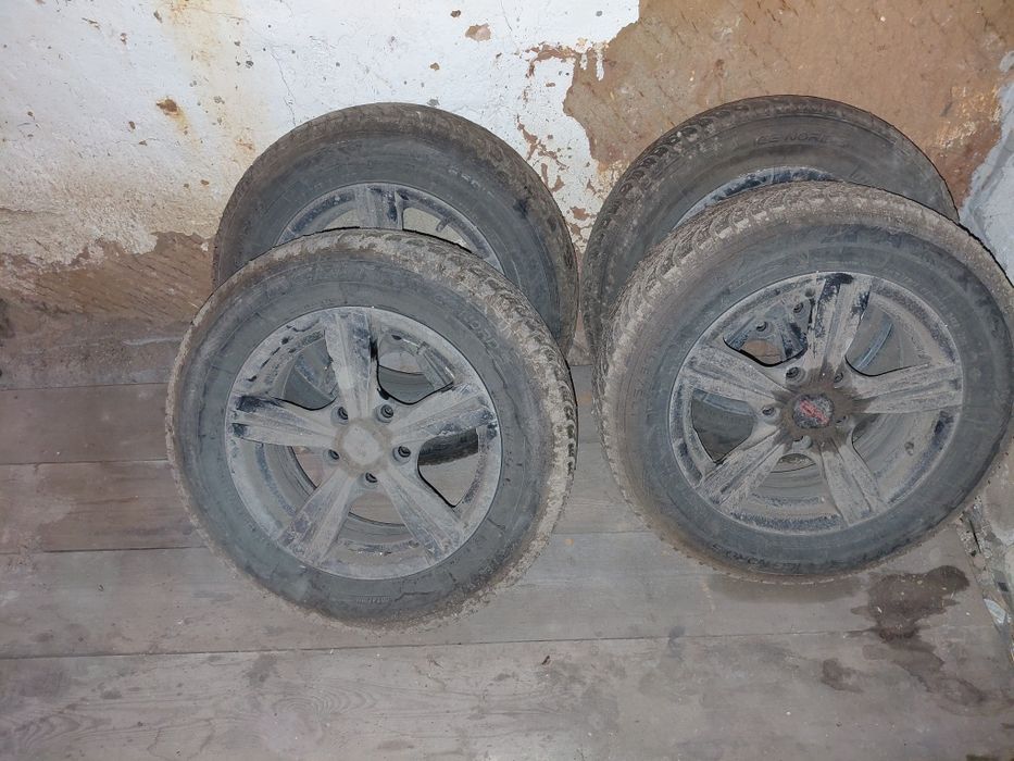 Продам зимнию резину с дисками